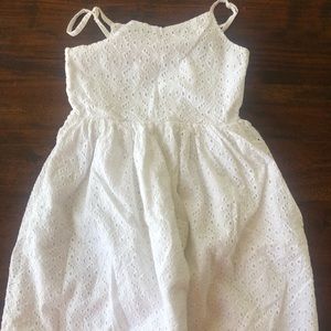 Girls white Dress size 6.